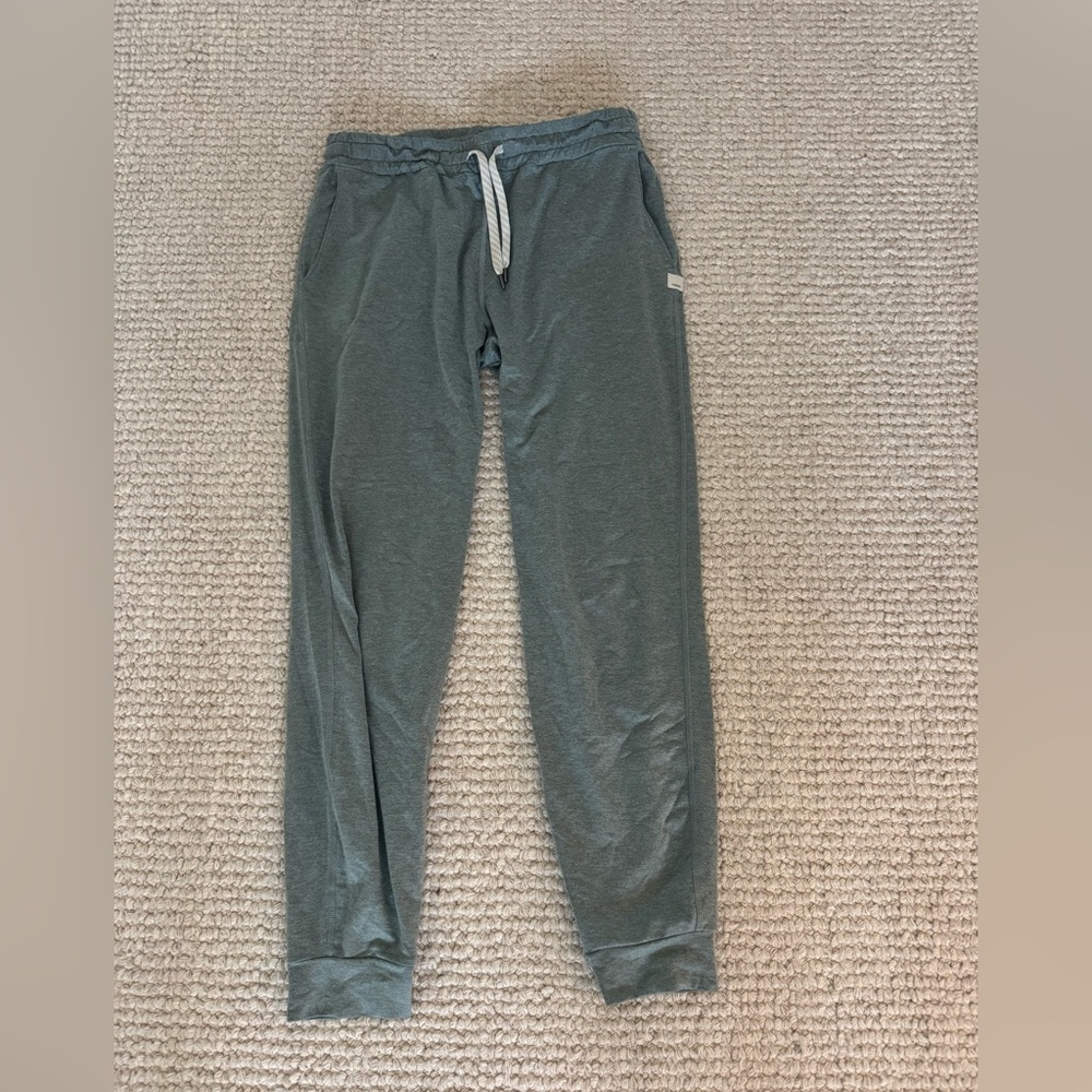 Vuori Performance Joggers Size Small-Long